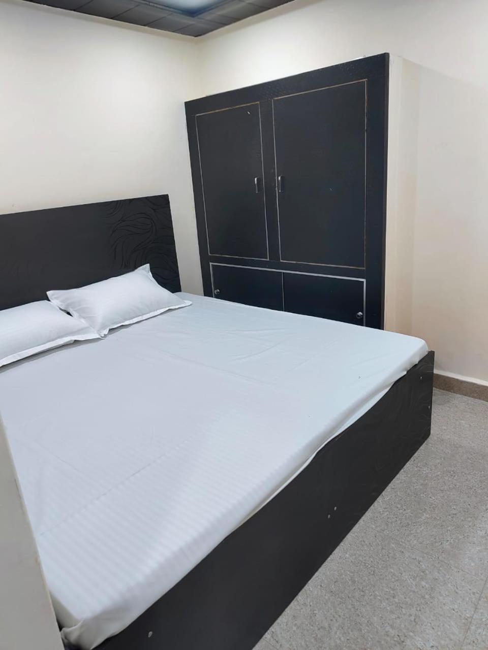 Hotel Crystal Dreams Mathura Exterior photo